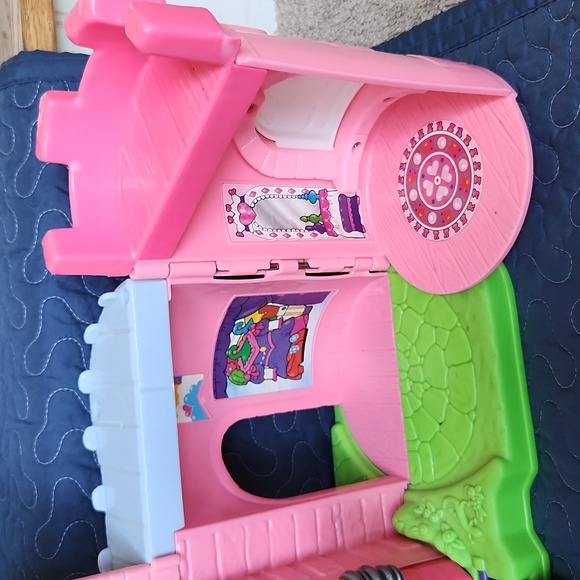 Vintage Fisher-Price Little People Castle - Picture 7 of 9